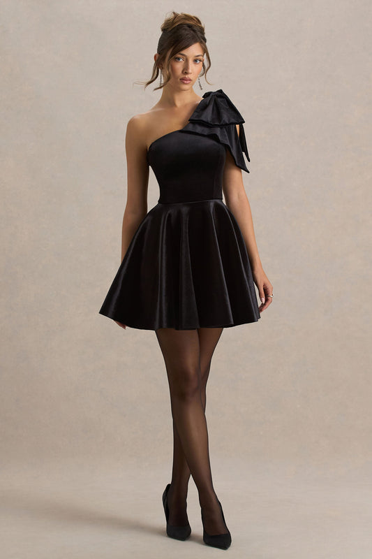 Keeley | Vestido Corto Negro de Terciopelo con Escote Asimétrico y Lazo