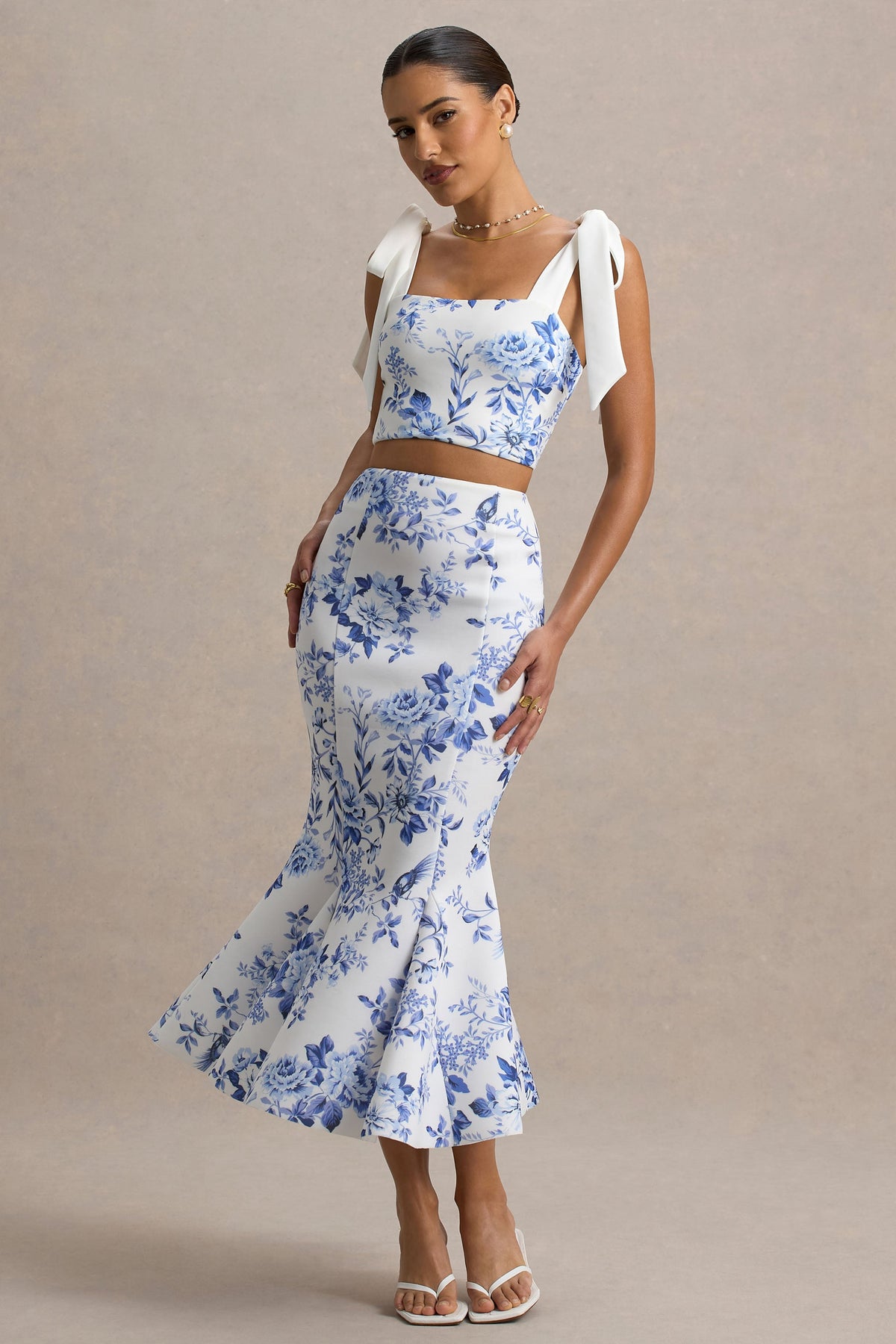 Amadea | Falda midi ajustada de talle alto con estampado de porcelana azul