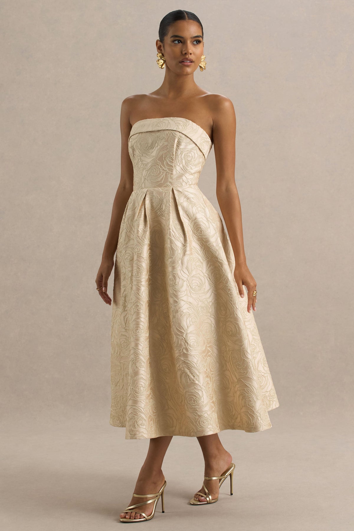 Hypnotic | Vestido Midi Dorado de Jacquard con Escote Bandeau y falda plisada