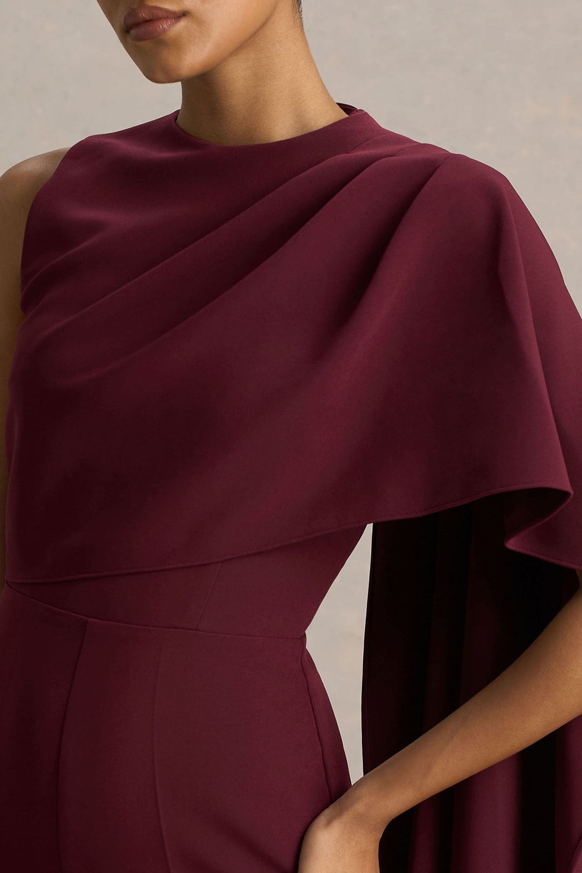 Sorenia | Mono Burdeos de Cuello Alto con Manga Capa Única