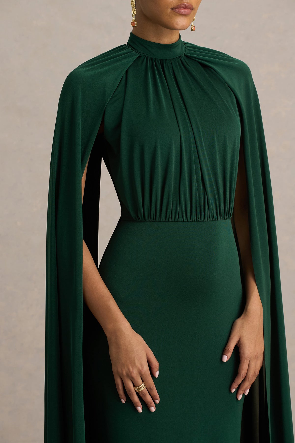 Darielle | Vestido largo de Escote Alto con Mangas Capa Verde Botella