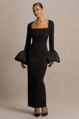 Retreat | Vestido largo negro con escote cuadrado y mangas campana de satén