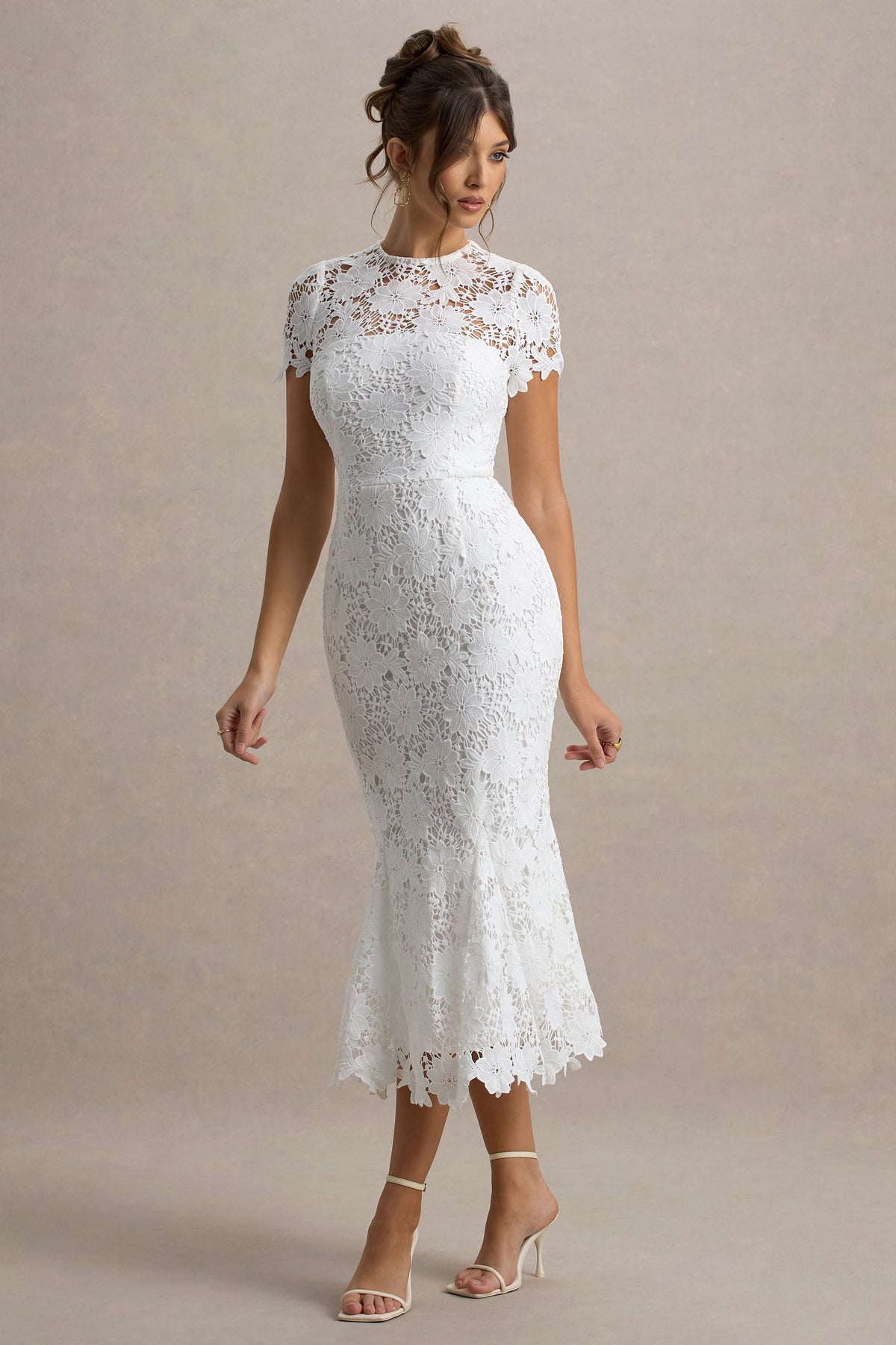 Clarissa | Vestido midi de encaje blanco con mangas cortas