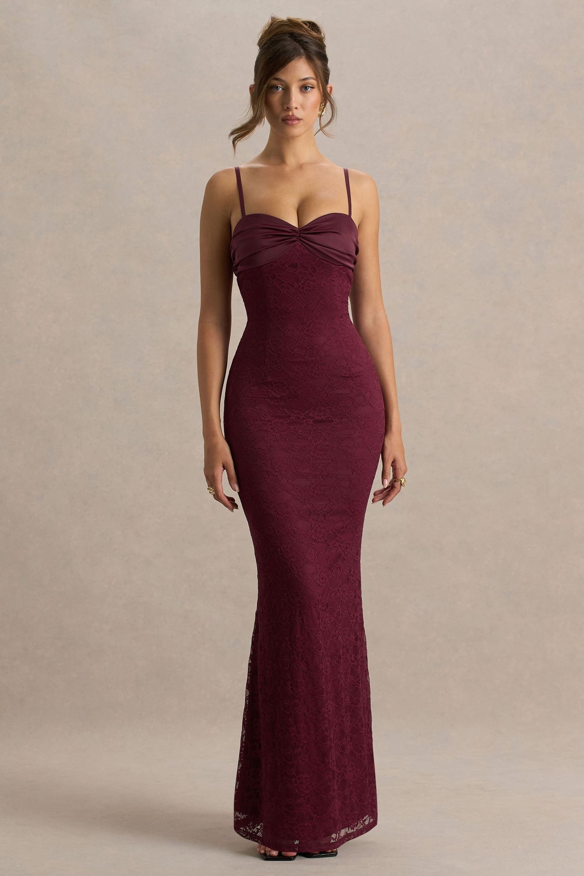 Juana | Vestido Largo de Encaje y Satén Burdeos con Escote Corazón