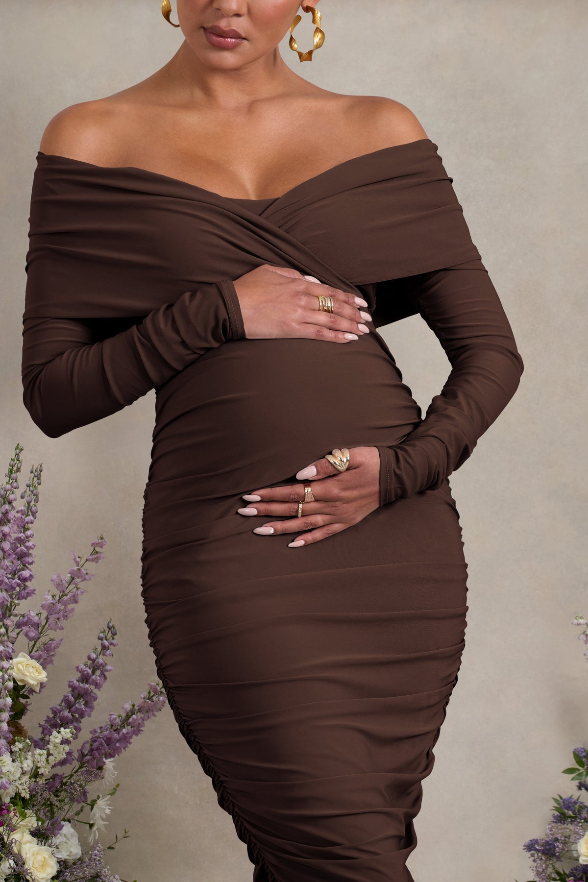 Davina | Vestido Midi de Maternidad Marrón con Escote Bardot y Fruncidos