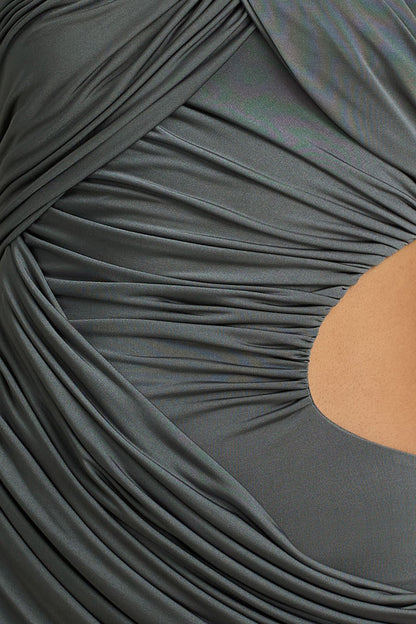 Serefine | Vestido Largo gris de cuello asimétrico con abertura en el cuerpo