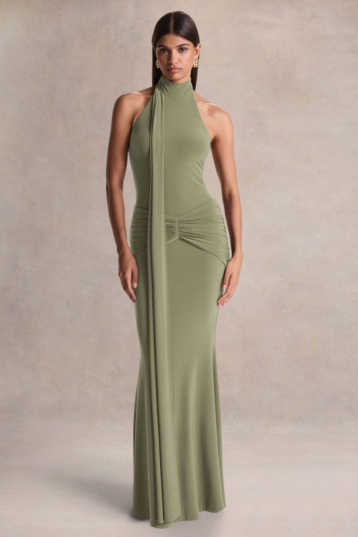 Hyla | Vestido Largo Verde con Escote Alto y Detalle de Fajín