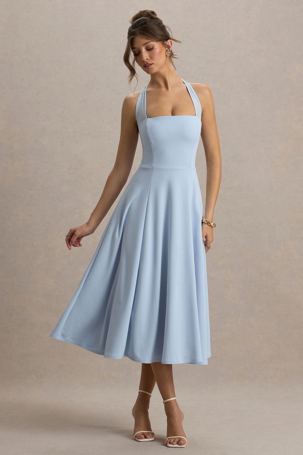Auburn | Vestido midi azul bebé con escote halter de malla con lazo
