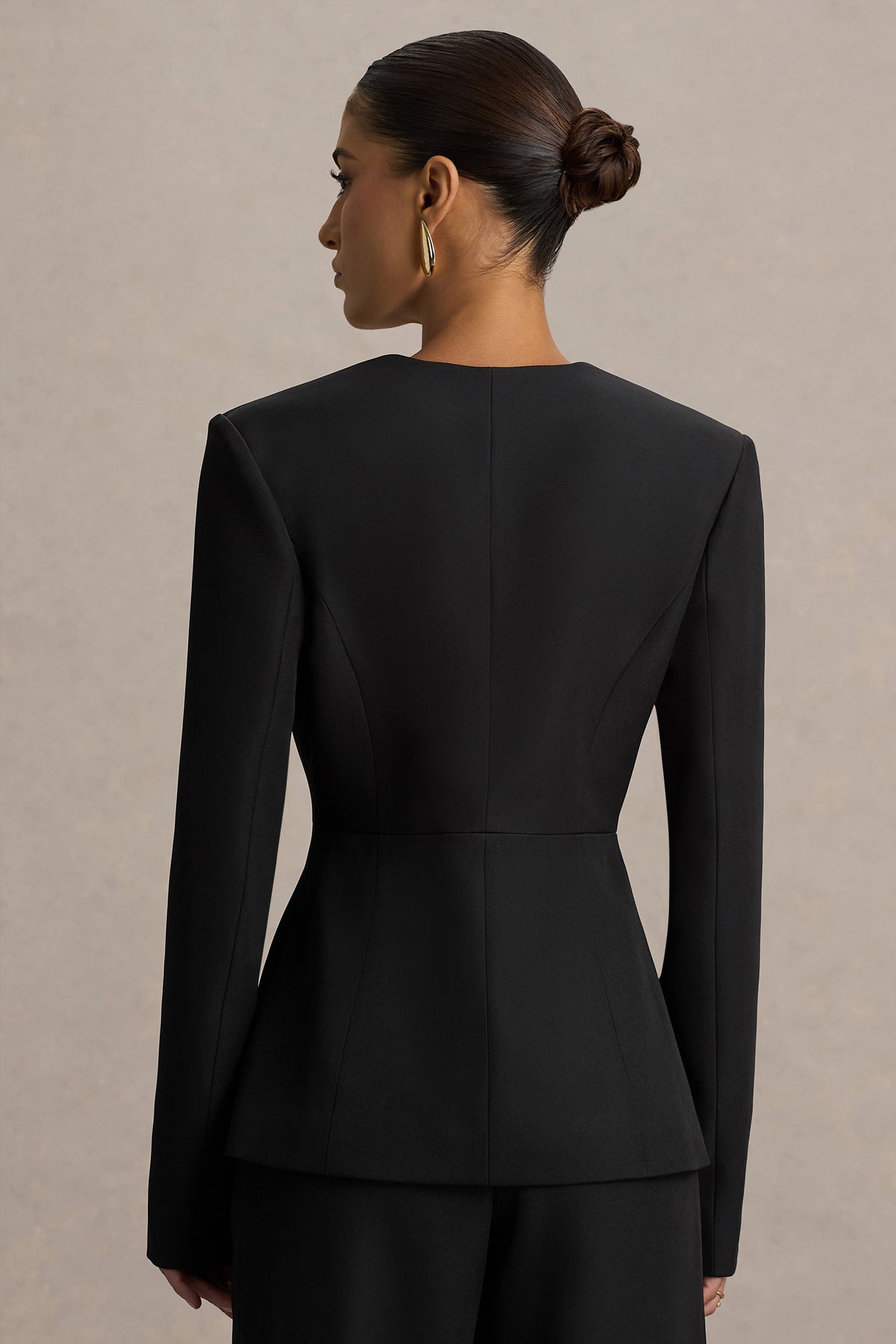 Rosalina | Blazer Negro Entallado con Escote Profundo Extremo