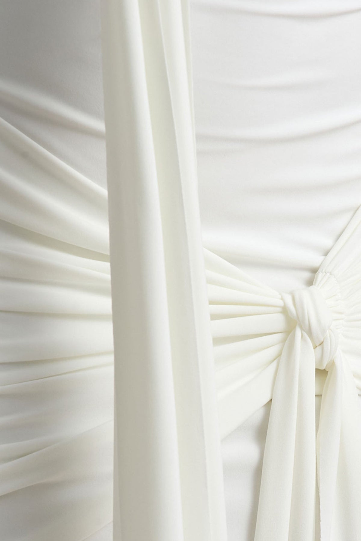 Essie | Vestido corto blanco de mangas largas con escote bardot y detalles de lazo