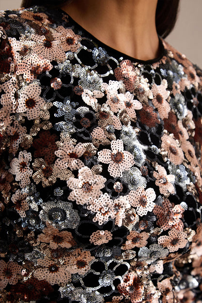 Adaline | Vestido corto de manga larga de terciopelo negro con lentejuelas y flores