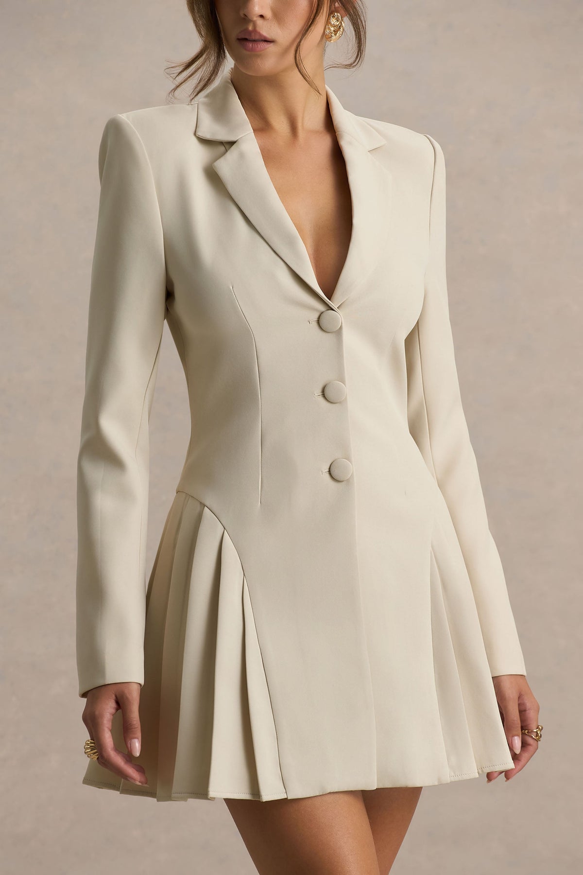 Blossoming | Vestido Corto Nude con Escote Profundo y Plisados