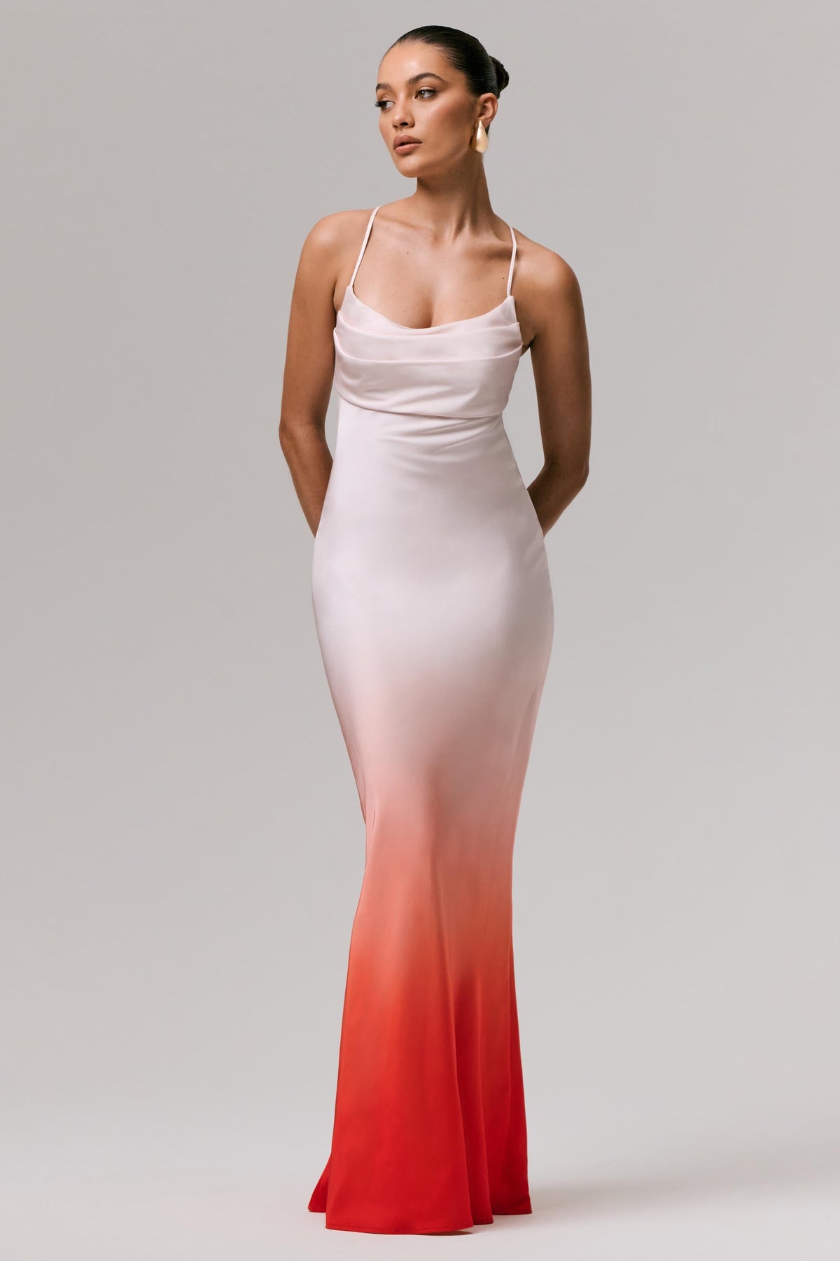 Lucie | Vestido largo entallado con escote cowl y degradado