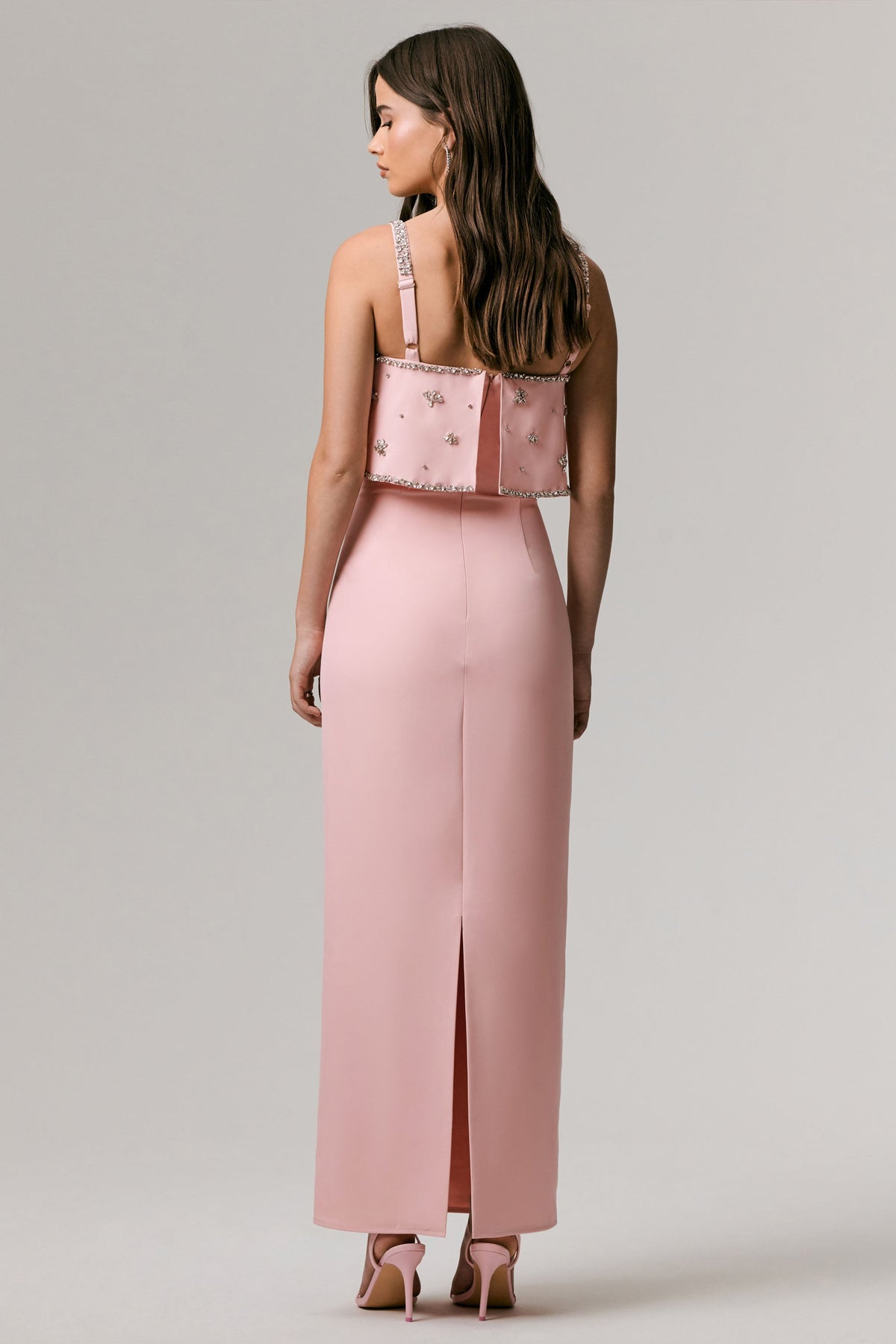 Scarlet | Vestido Largo rosa pálido con escote cuadrado y detalles ornamentales
