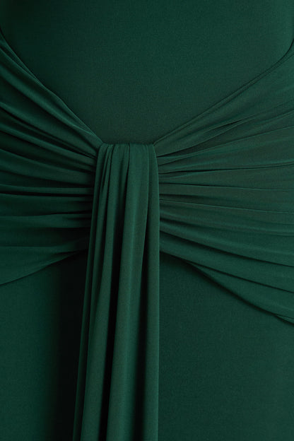 Clover | Vestido largo asimétrico con cuello cruzado y fajín en verde oscuro