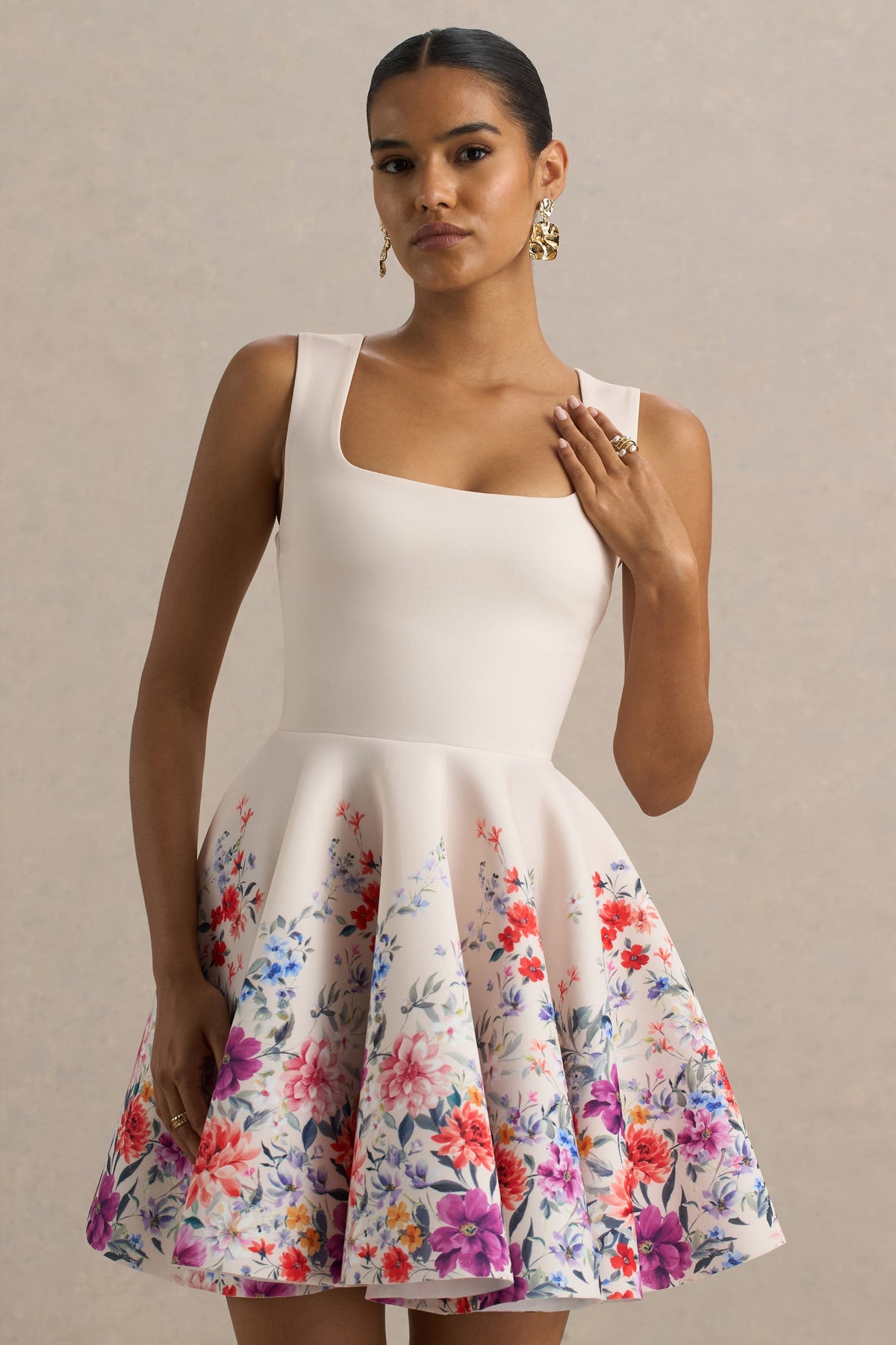 Gemstone | Vestido corto con escote cuadrado y estampado floral rosa claro