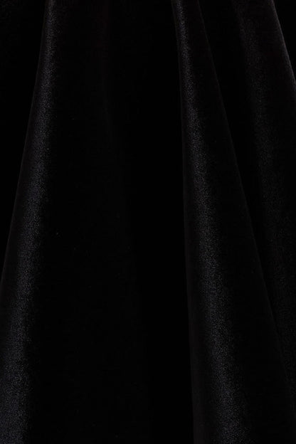 Mirage | Vestido Corto de Terciopelo Negro con Escote Halter y Falda Skater