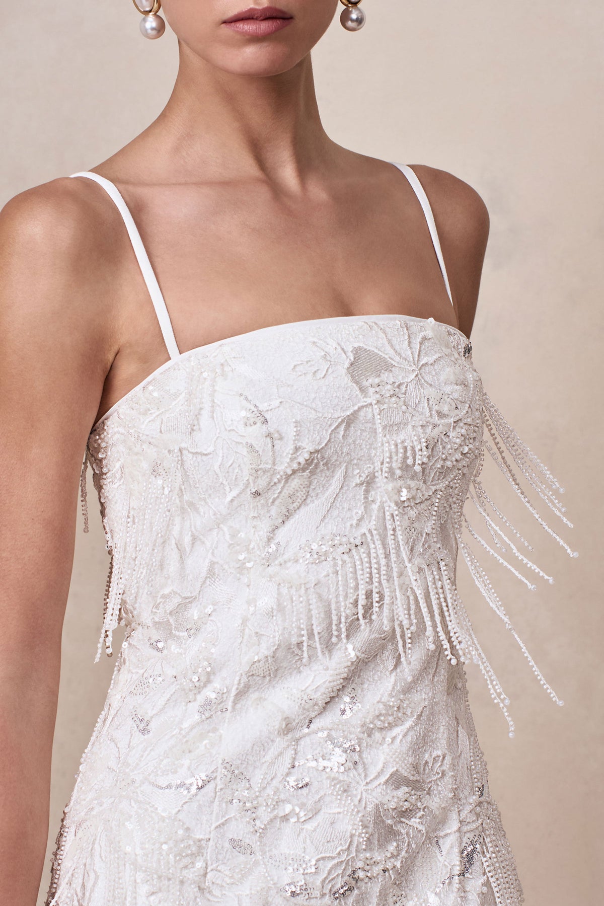 Paulina | Vestido Corto Blanco Adornado Con Escote Palabra De Honor
