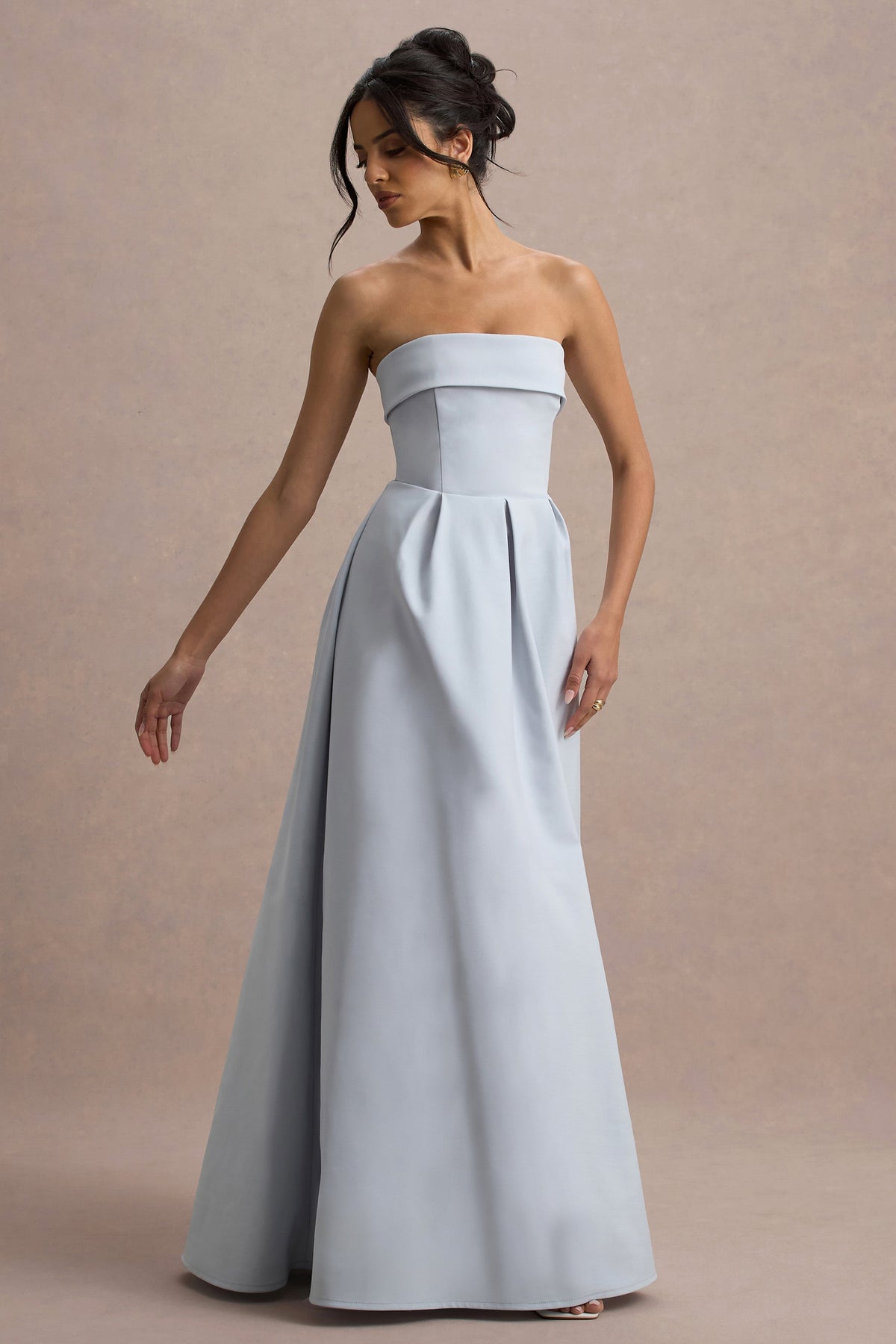 Maddalena | Vestido largo en azul empolvado con falda plisada