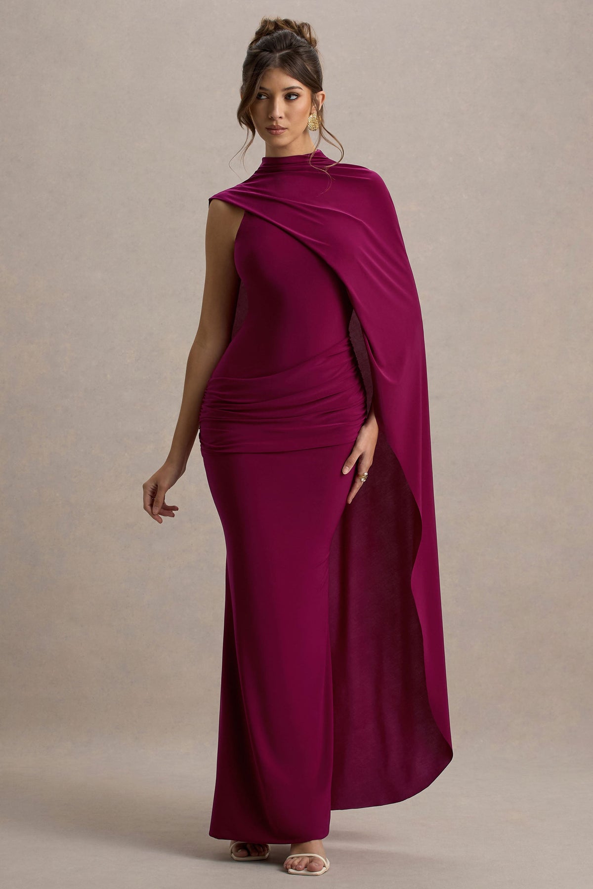 Maeve | Vestido largo en Burdeos con Manga Capa Drapeada