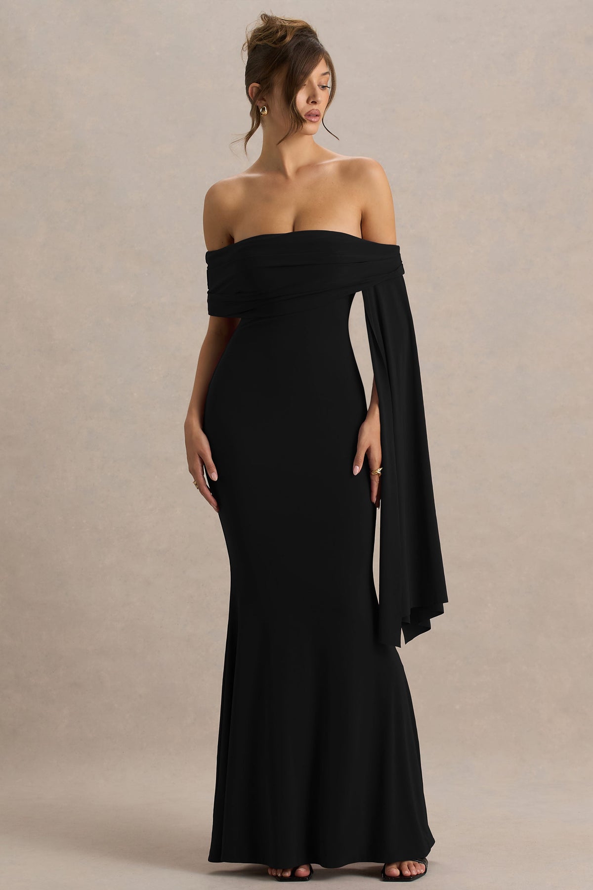 Saffina | Vestido Largo Negro con Escote Bardot y Detalle de Fajín