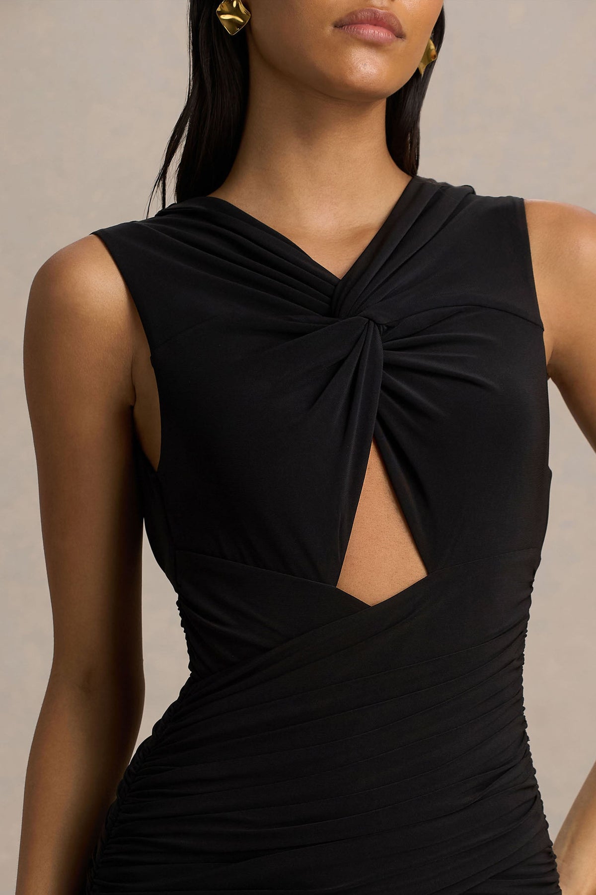 Kendall | Vestido largo negro con abertura en el escote