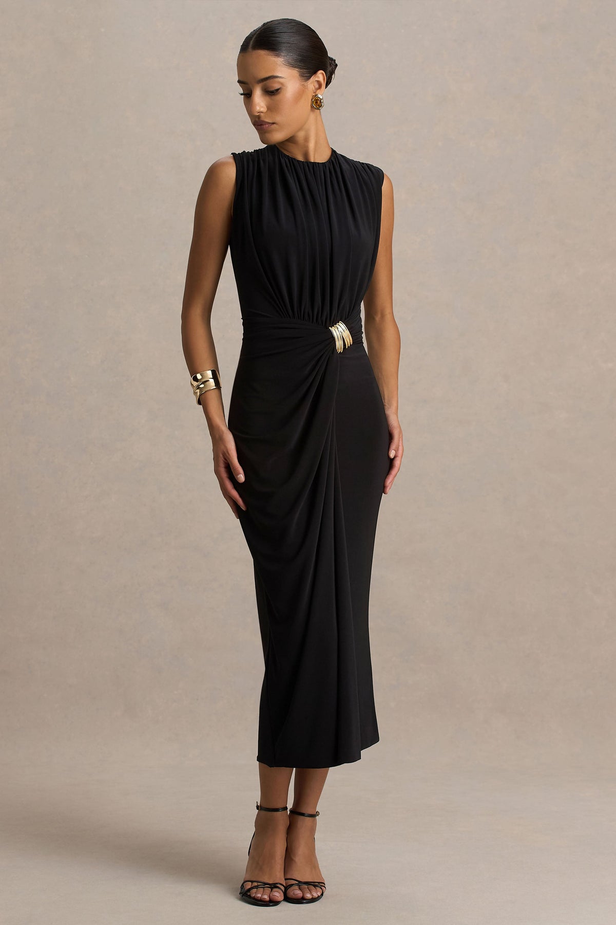 Harlow | Vestido midi negro con escote alto y falda cruzada