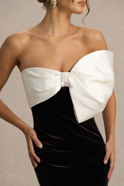 Divulge | Vestido largo de terciopelo negro y blanco con escote asimétrico y detalle de lazo