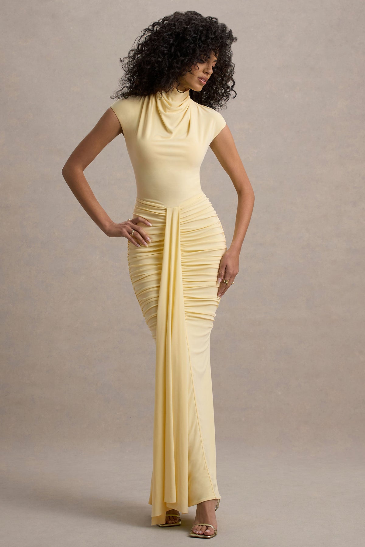 Lorenza | Vestido largo en  Limón de Cuello Alto con Fruncido y Falda Envolvente