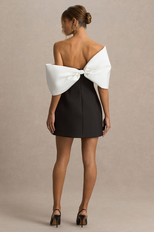 Tindra | Vestido Corto Blanco y Negro con Escote Bandeau y Mangas de Lazo