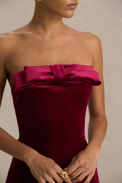 Illusion | Vestido Largo Burdeos De Terciopelo Con Escote Bandeau Y Lazo