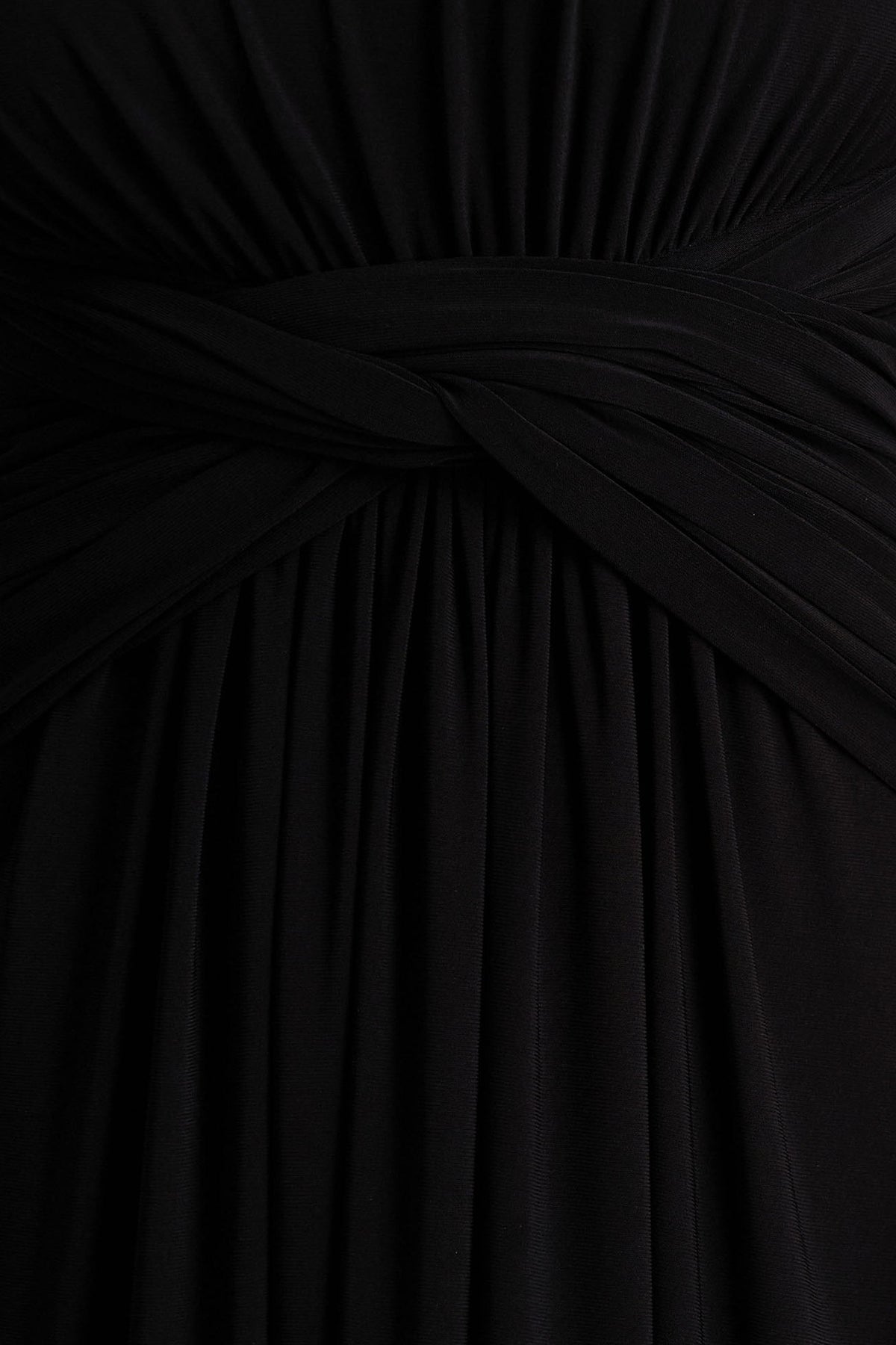 Estrella | Vestido Largo negro con cuello alto y detalle fruncido