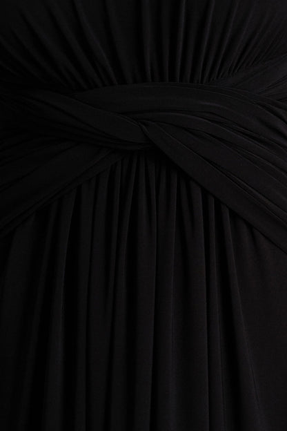 Estrella | Vestido Largo negro con cuello alto y detalle fruncido