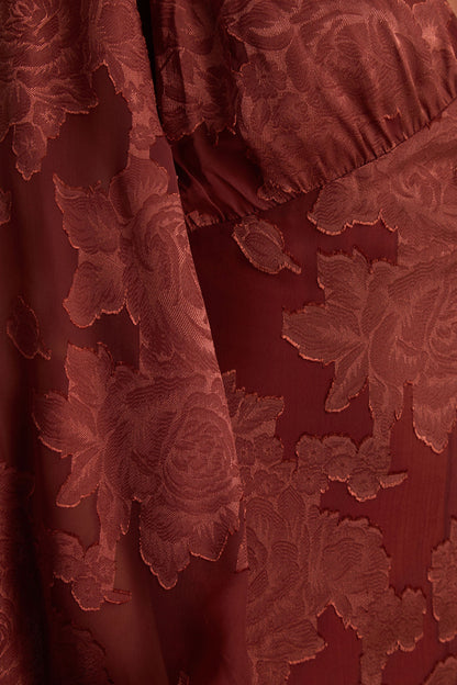 Sabina | Vestido midi devoré color óxido con escote pronunciado