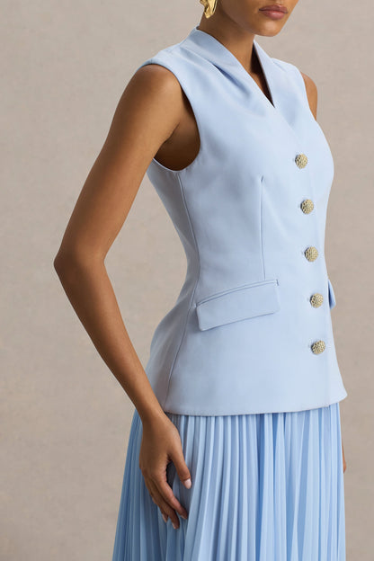 Heavenly | Vestido largo azul claro con detalle de botones dorados y falda plisada