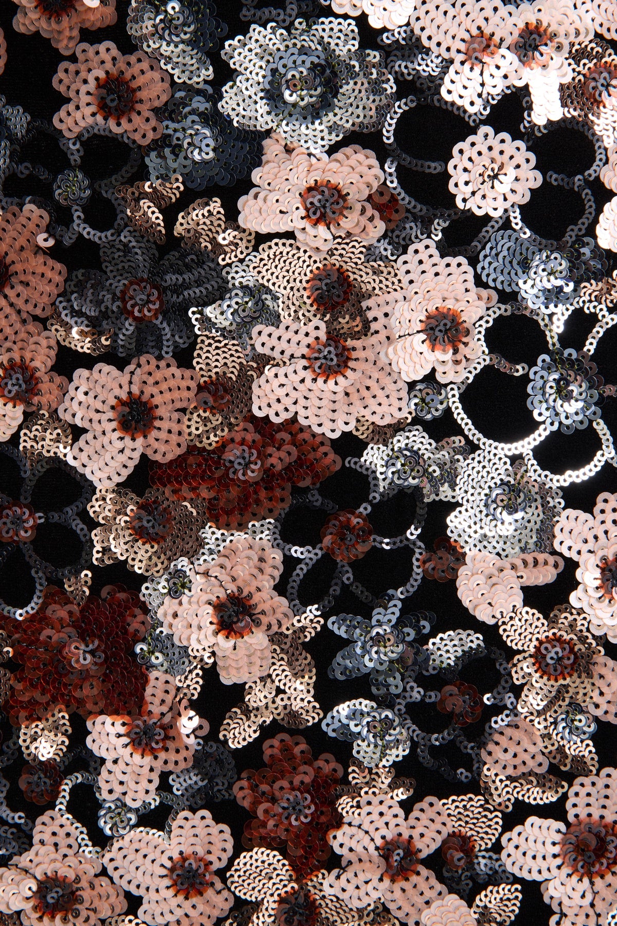 Electric | Vestido Largo de Terciopelo Negro con Lentejuelas Florales y Escote Asimétrico