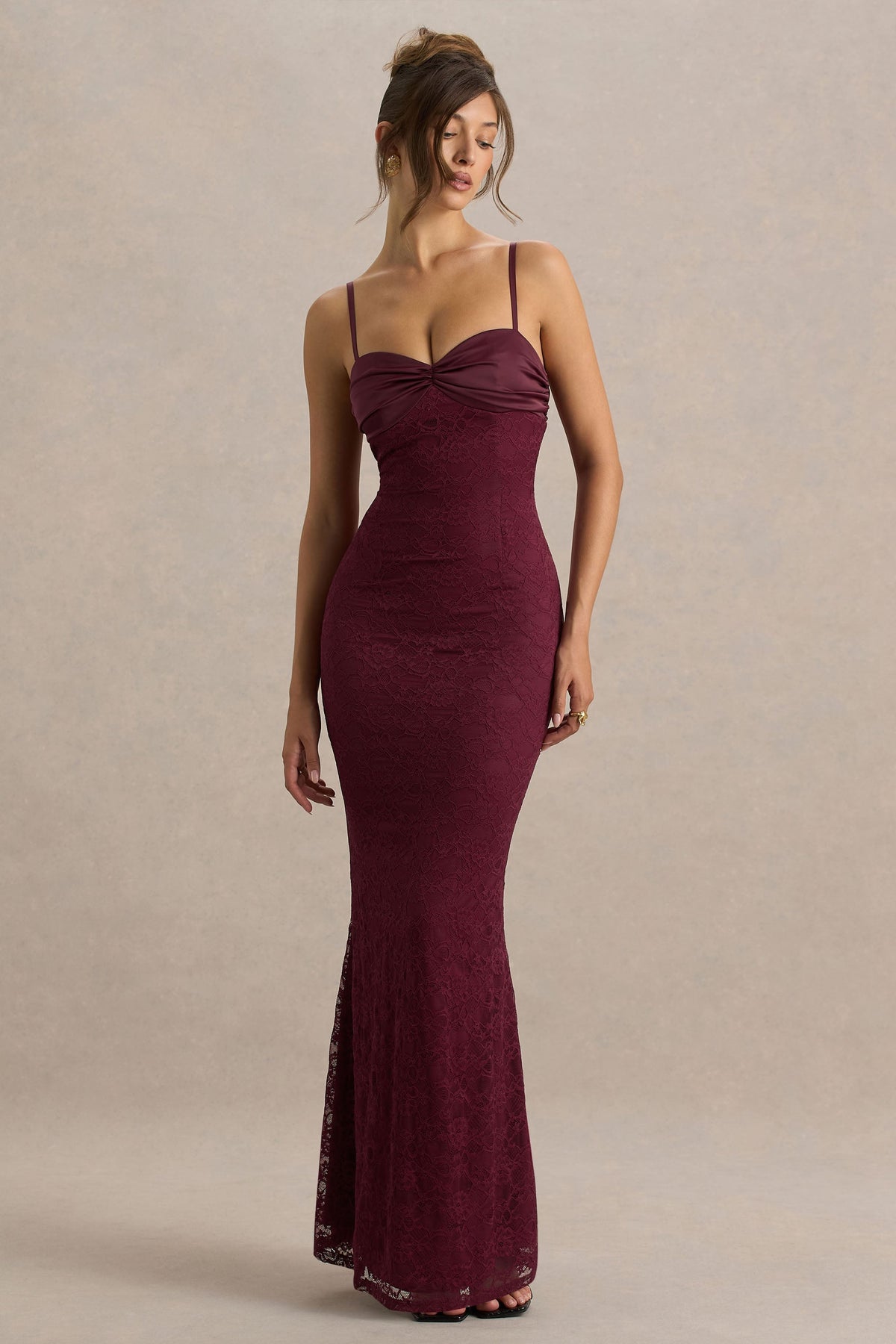 Juana | Vestido Largo de Encaje y Satén Burdeos con Escote Corazón