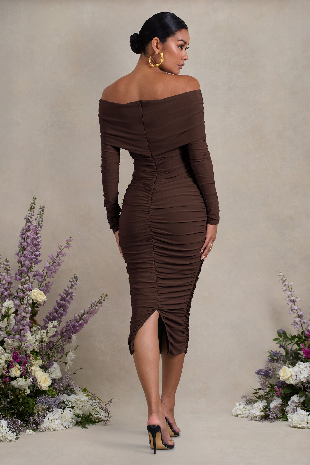Davina | Vestido Midi de Maternidad Marrón con Escote Bardot y Fruncidos