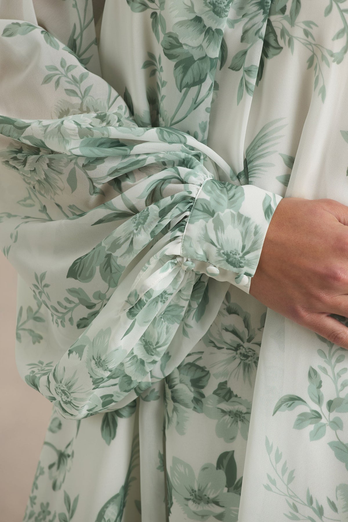 Delphia | Vestido Largo de Chiffón  y Estampado Floral Verde