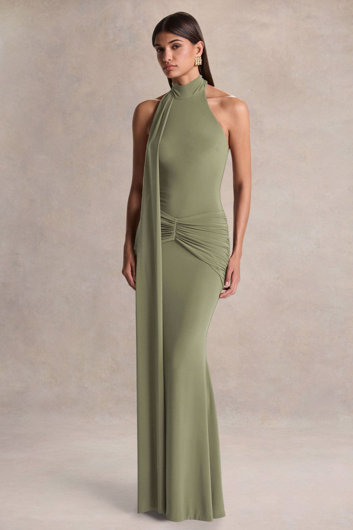 Hyla | Vestido Largo Verde con Escote Alto y Detalle de Fajín