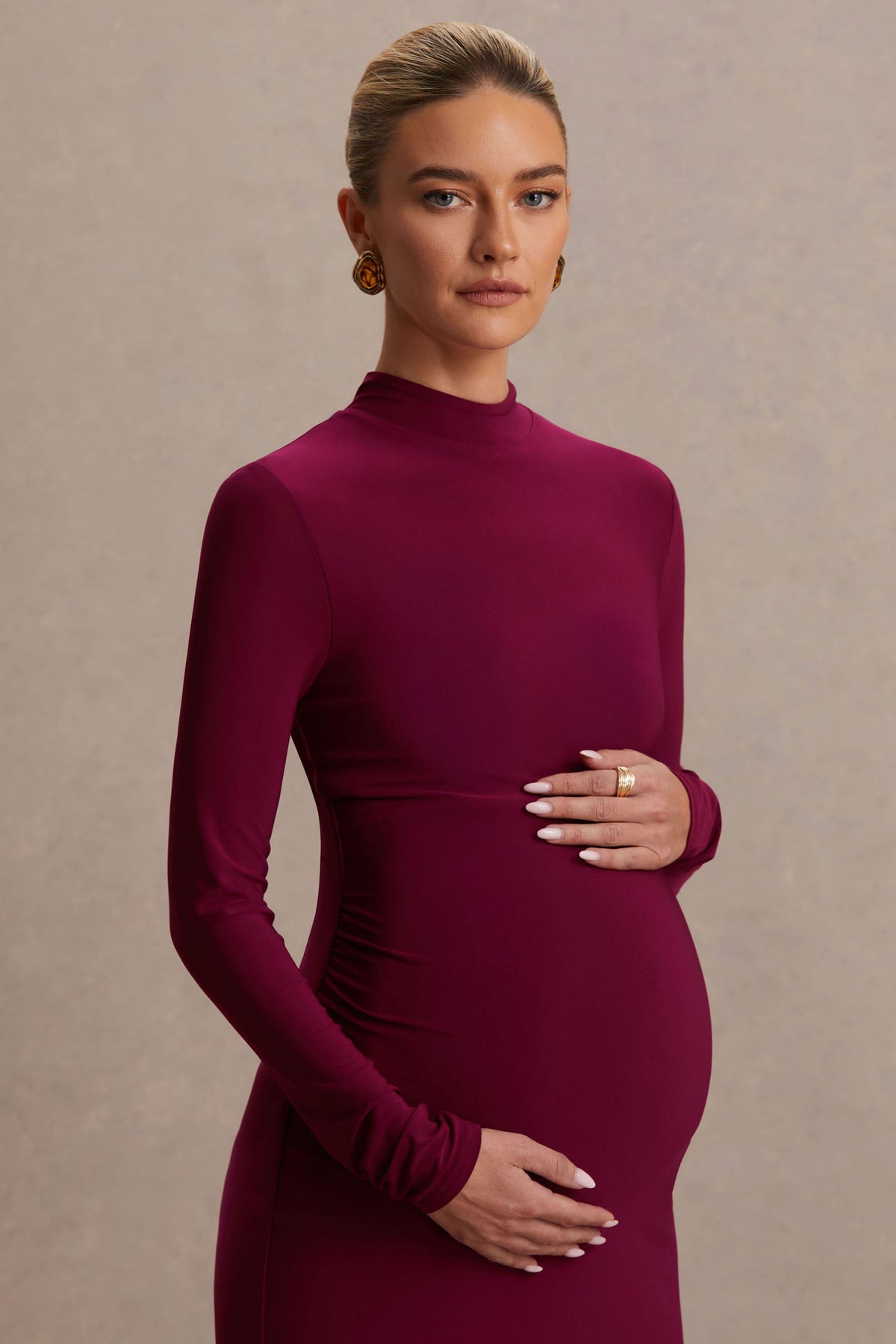Alejandra | Vestido Largo premamá en burdeos con manga larga y escote alto