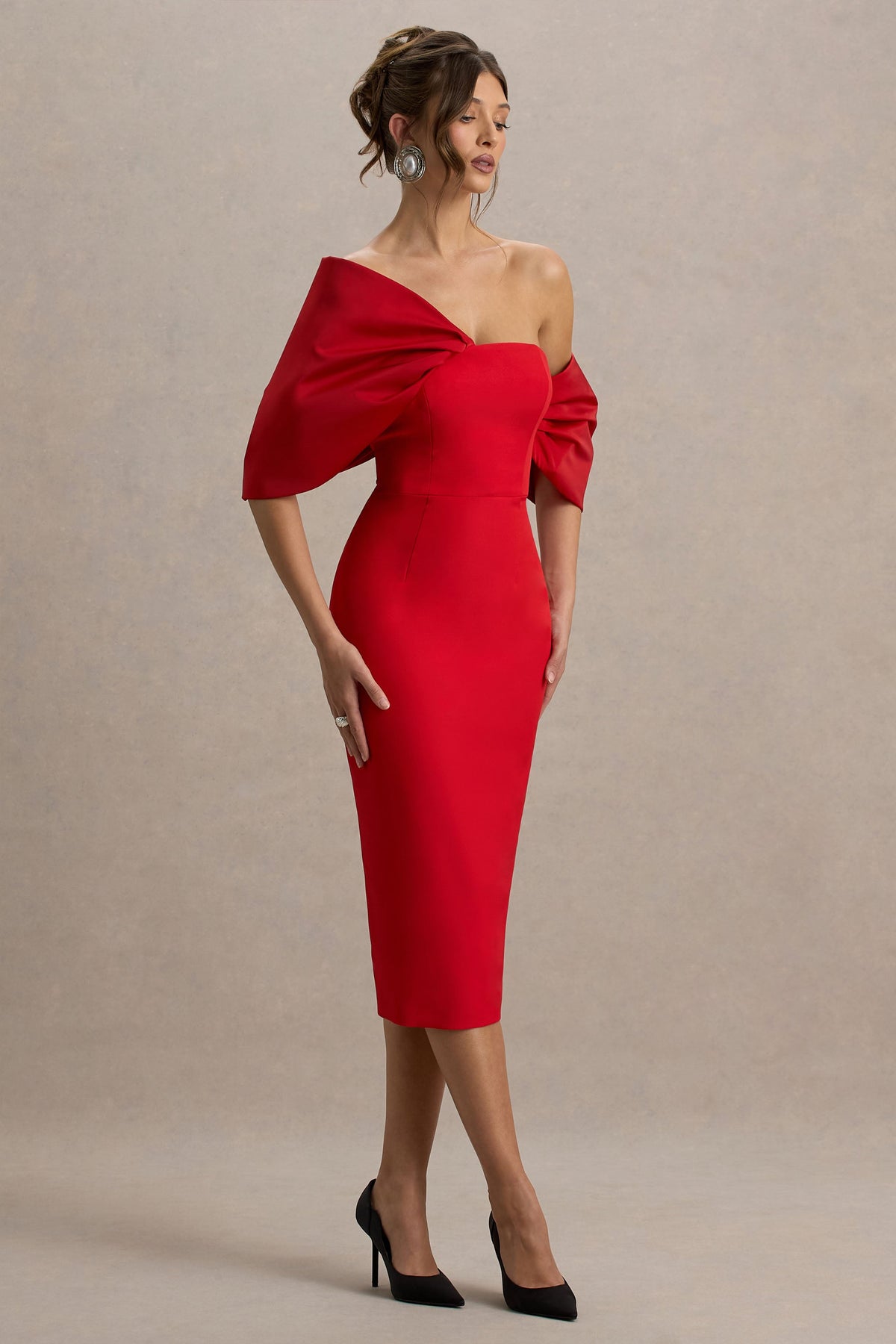 Lucille | Vestido midi rojo con escote bardot con detalle de lazo y mangas drapeadas