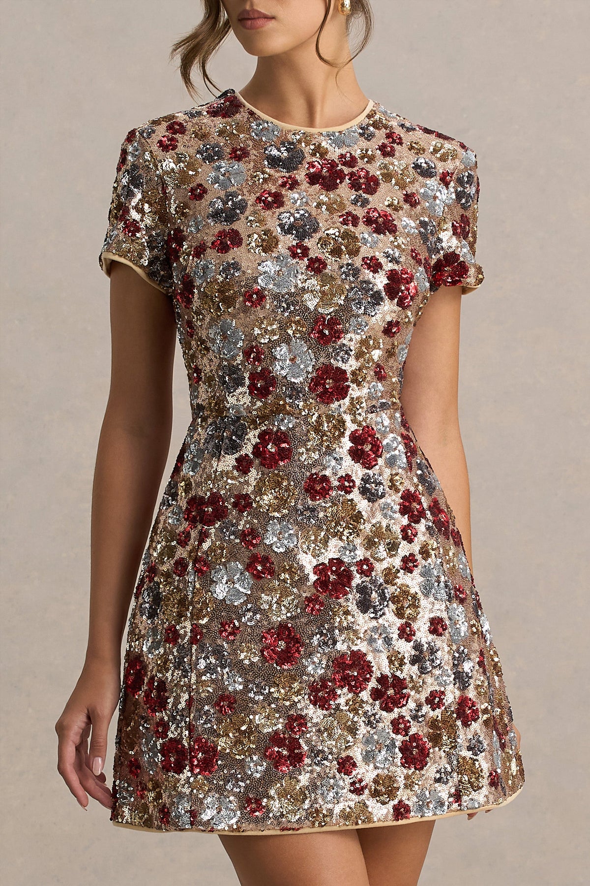 Eira | Vestido corto rojo de lentejuelas con estampado floral y escote redondo
