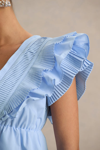 Judie | Vestido corto azul claro con detalle de volantes