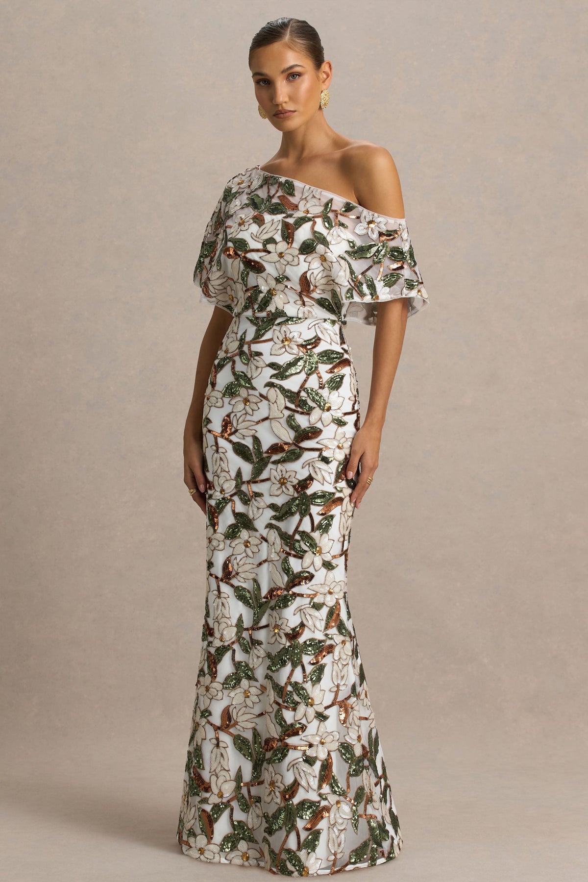 Iony | Vestido Largo de cuello asimétrico con detalles florales, malla y lentejuelas en blanco y verde