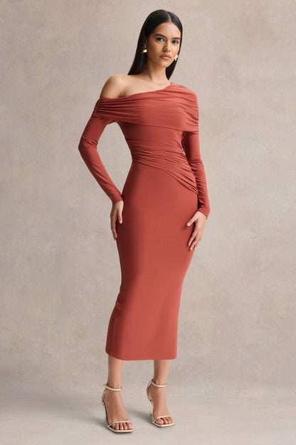 Elliora | Vestido midi de color óxido con cuello asimétrico
