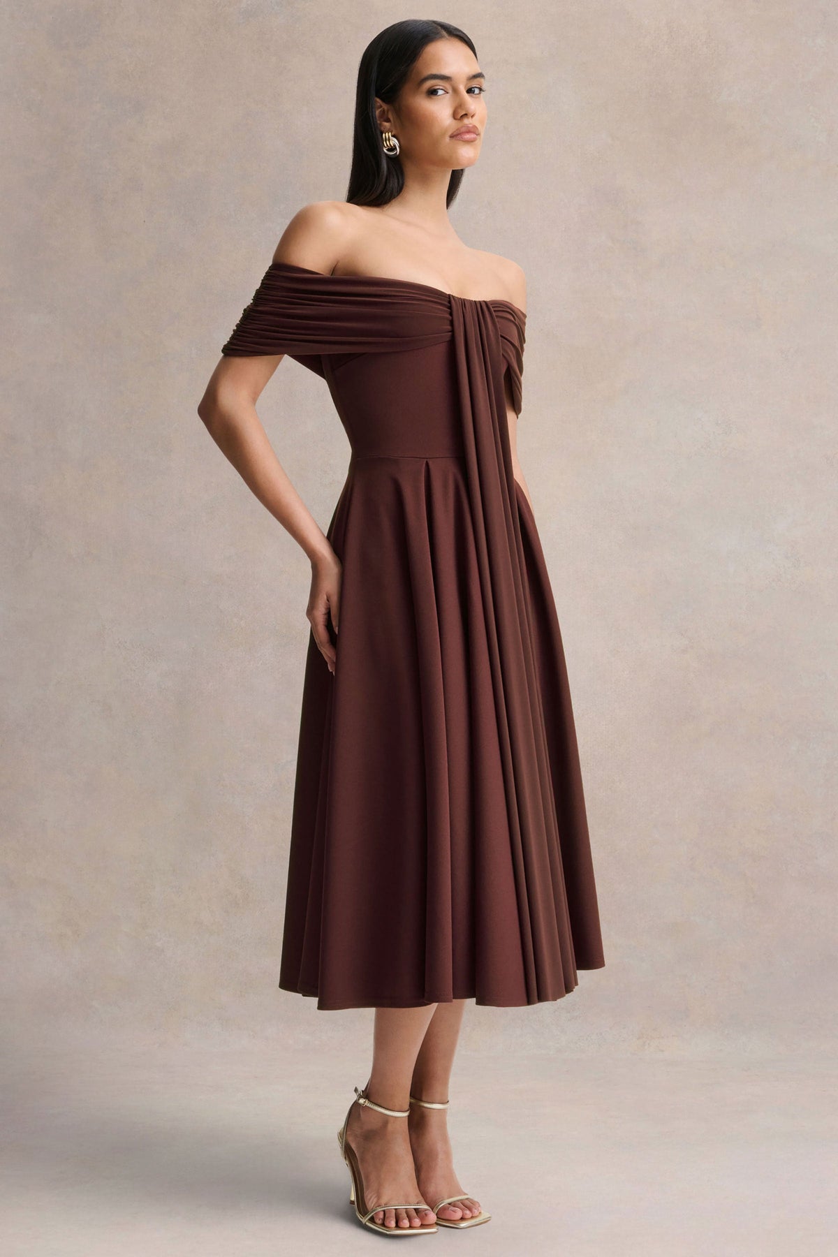 Dearest | Vestido Midi Marrón con Escote Bardot