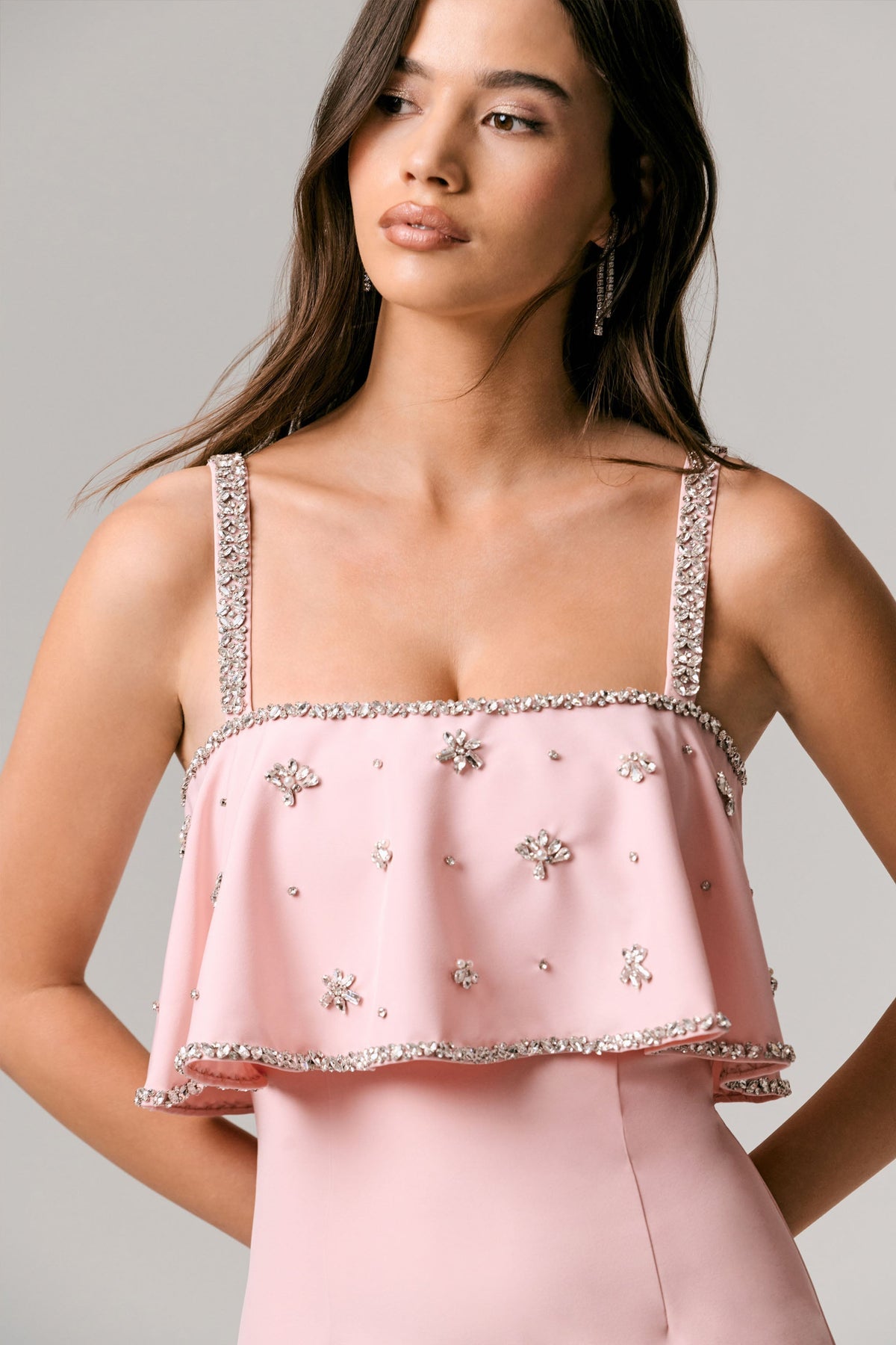 Scarlet | Vestido Largo rosa pálido con escote cuadrado y detalles ornamentales