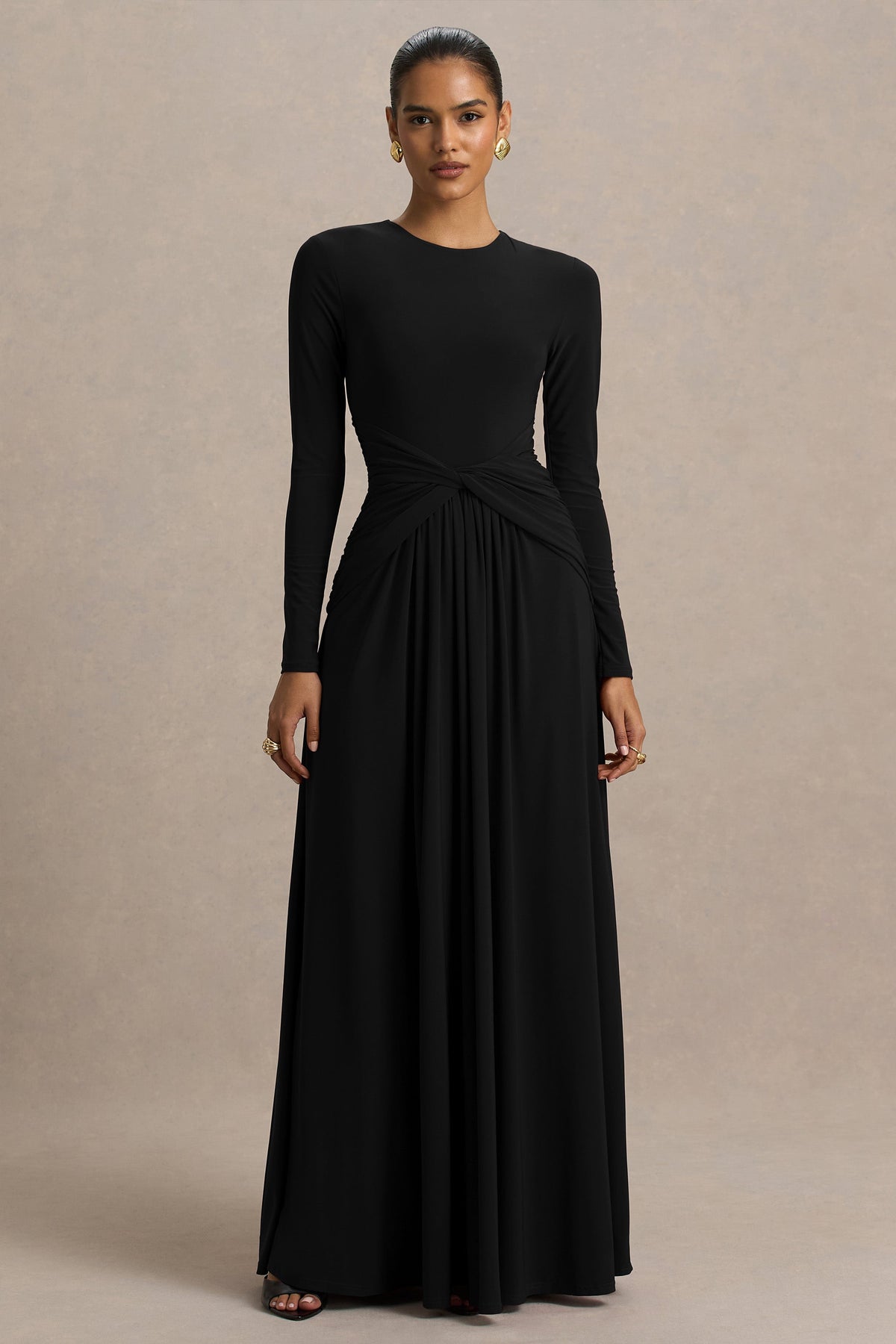 Estrella | Vestido Largo negro con cuello alto y detalle fruncido