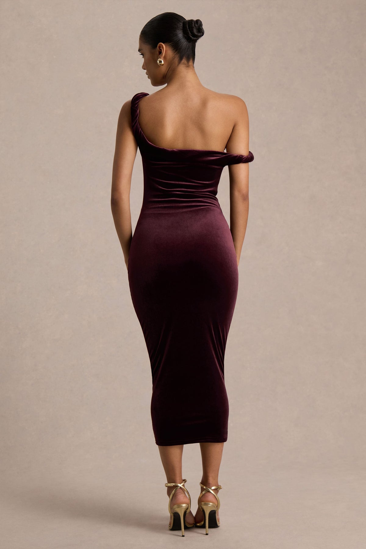 Carella | Vestido Midi Asimétrico de Terciopelo Burdeos con Detalle Retorcido
